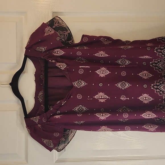 Apt.9 Women's Burgandy and Black Paisley Print Flutter Sleeve Top Size S - Picture 4 of 10